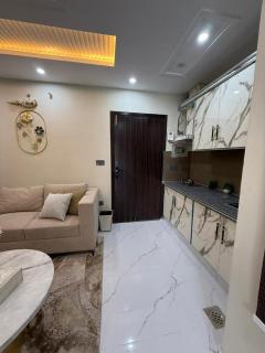 Modern 1-Bed Peaceful Park View Bahria Town Lahore - 8