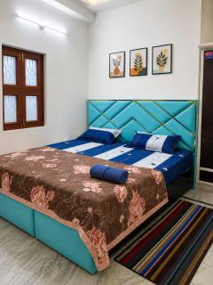 Studio Apartment 2 Min Walk to Banke Bihari Temple, Vrindavan - 2