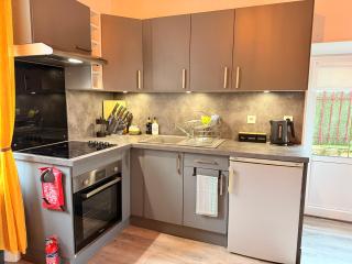 Charming renovated stone cottage in historic village - 9