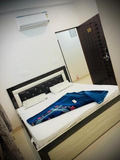 Radha Krishan Guest House Khatushyamji - 2