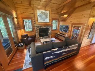 Charming Waterfront Cabin in McKenzie Bridge w/ AC - 0