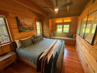 Charming Waterfront Cabin in McKenzie Bridge w/ AC - 4