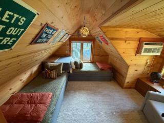 Charming Waterfront Cabin in McKenzie Bridge w/ AC - 3