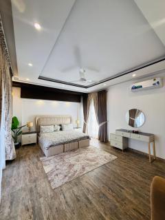 Ultra Modern 1 Kanal Private House Jacuzzi 6 Bedrooms DHA Phase 4 - 4