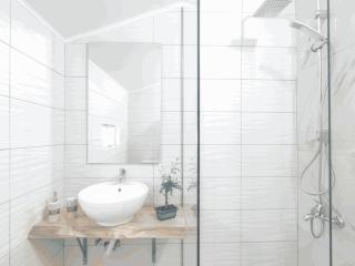 Elegant Coastal Retreat near the Sea - 6