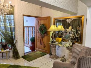 Ronique's Guest House - 3