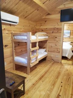 Home Cozy Cabin Near Casino & Busch Gardens - 1