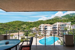 Przno Sea & Pool View Apartment - 7