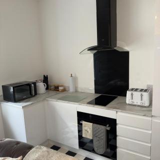 Cosy King Bed Apartment In Central Inverness - 2