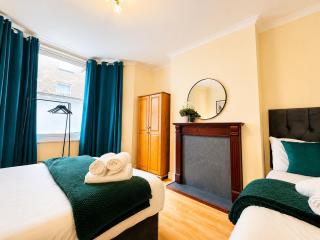 Falcon - 2 Bedroom Ground floor flat in Central London - 1