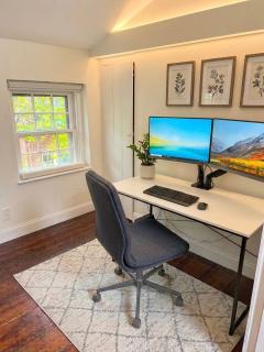 Center City Hideaway- Roof Deck, Patio & Workspace - 1