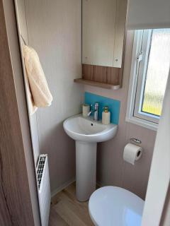 Surf Shack Caravan - Lyons Winkups - 8