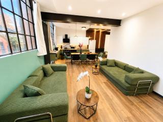 2BR City Centre Apt Sleeps 8 - 2 Bath - 1
