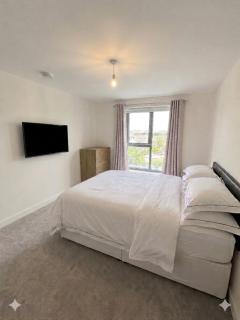 Modern Galway Apartment Balcony Parking Sleeps 5 - 6