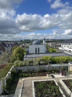 Modern Galway Apartment Balcony Parking Sleeps 5 - 5