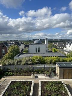 Modern Galway Apartment Balcony Parking Sleeps 5 - 4
