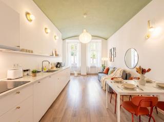 Emora Modern City Center Apartment - 1