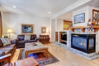 Downtown WP Villa 206 I Private Hot Tub I Views I Activity Program - 2