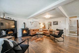 Tollhouse Cottage Heart of Shaver - 8