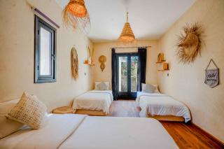 Charming villa with pool and maid - 4