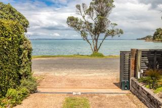 Esplanade Pool House - Coast and Country - 4