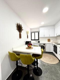 Sea View 2-bedroom Apartment in Paphos Port - 4