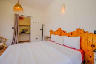 Charming villa with pool and maid - 1