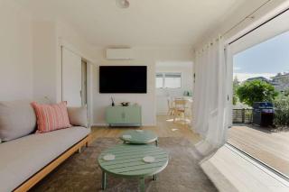 The Sun Deck Five Star Focused Downtown Location - 9