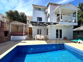 Kalkan'da Deniz Manzaralı 6 Kişilik Villa - 9