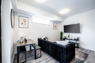 Stylish 2BR Suite with Parking Only 5 Mins to The Falls - 0