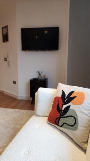 Urban Retreat - Corporate & Extended Stays - 6