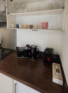 Urban Retreat - Corporate & Extended Stays - 5