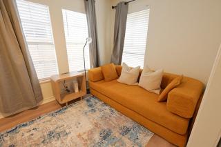 Stylish Bungalow Bouldin Creek, Adventure and relax in walking distance - 3