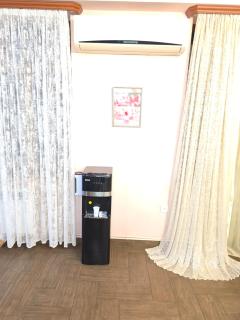De Facto Home - 1