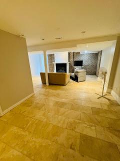 3 bdrms - near airport, sq 1 - 7