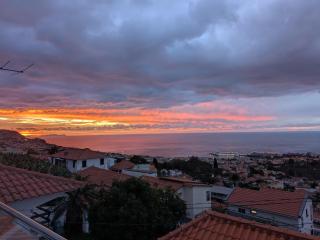 Sea View Hillside Home, Quiet Funchal Retreat - 1