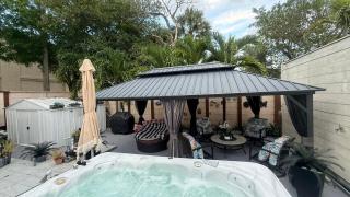 Tiny place w private hot jacuzzi 7 min to Miami international airport - Miami - 3