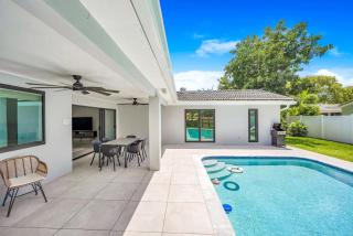 Monthly Stay in Spacious 4BD for Family or Work with Outdoor Backyard, Private Pool and BBQ grill - 4