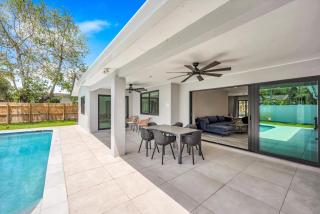 Monthly Stay in Spacious 4BD for Family or Work with Outdoor Backyard, Private Pool and BBQ grill - 1