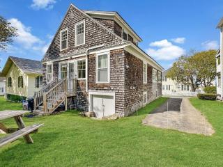 Cozy Cottage by the Sea - 0