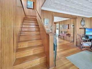 Cozy Cottage by the Sea - 1