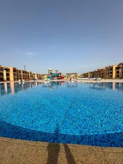 Modern 2-Bedroom Chalet in Orlando 2 Aqua Park Resort - Ain Suchna - 4