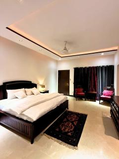 DHA Phase 5 Luxury Stay 465G Lahore - 3