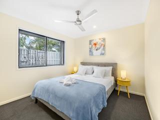 3 Mins to mall NEW Cozy 3 bed Home Easy access - 4