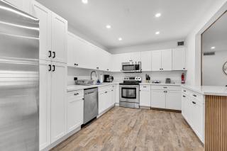 Luxurious 4BR 3BA Retreat in Coconut Grove with Pool, Parking, Covered Patio - 4
