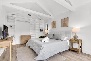 Luxurious 4BR 3BA Retreat in Coconut Grove with Pool, Parking, Covered Patio - 3