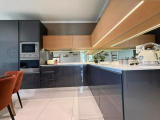 Hills 2 Bed, 2 Bath Apartment, Ellipse, Waterfall - 8