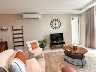 Hills 2 Bed, 2 Bath Apartment, Ellipse, Waterfall - 5
