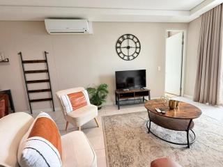 Hills 2 Bed, 2 Bath Apartment, Ellipse, Waterfall - 4