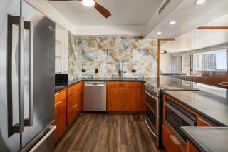 30Days min stay Waikiki Large 2BR, 2Parking Ocean & DH view 1100sq Lanai with Washer Dryer in Unit - 1